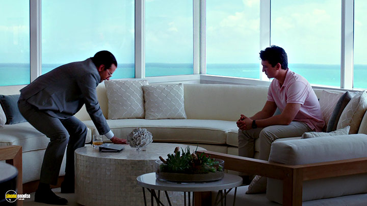 A still #8 from War Dogs (2016) With Miles Teller