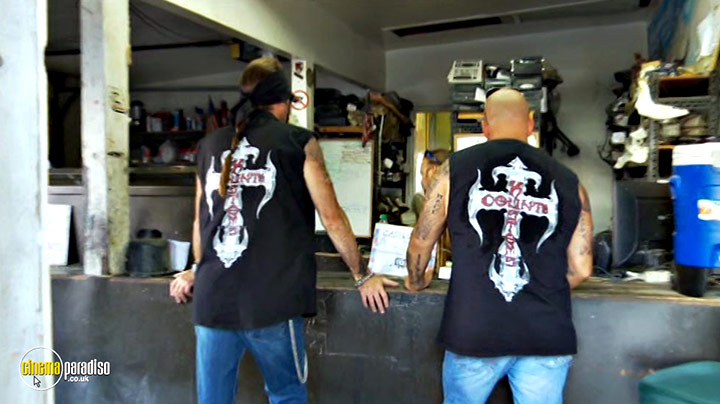 A still #17 from Counting Cars: Series 3 (2014)