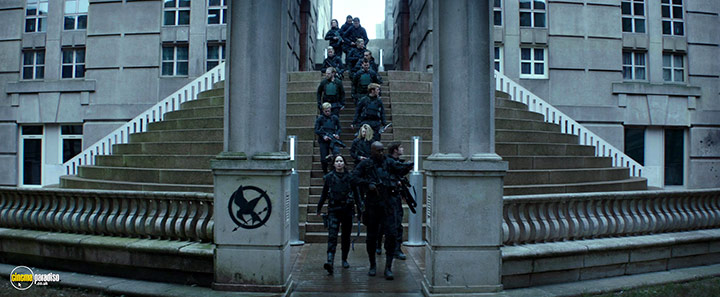 A still #39 from The Hunger Games: Mockingjay: Part 2 (2015)