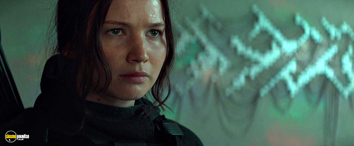 A still #34 from The Hunger Games: Mockingjay: Part 2 (2015)