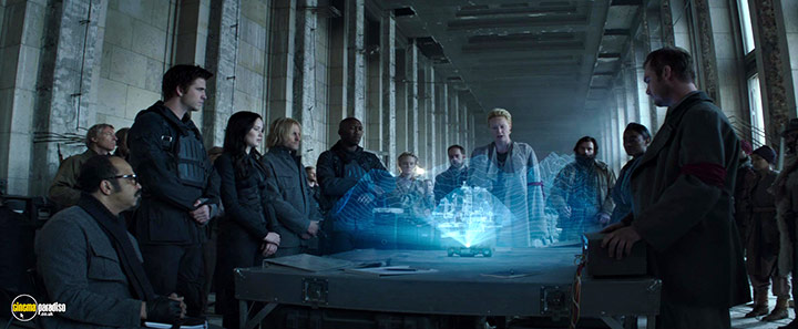 A still #30 from The Hunger Games: Mockingjay: Part 2 (2015)