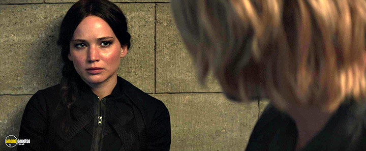 A still #17 from The Hunger Games: Mockingjay: Part 2 (2015)