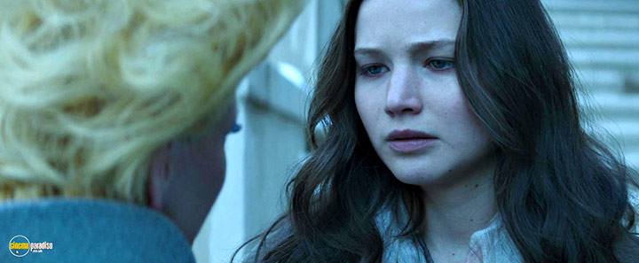 A still #16 from The Hunger Games: Mockingjay: Part 2 (2015)