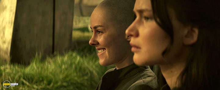 A still #10 from The Hunger Games: Mockingjay: Part 2 (2015)