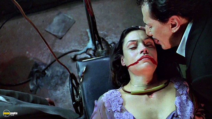 A still #5 from House on Haunted Hill (1999)