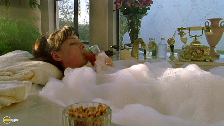 A still #28 from House on Haunted Hill (1999)