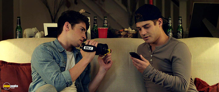 A still #9 from Don't Hang Up (2017)