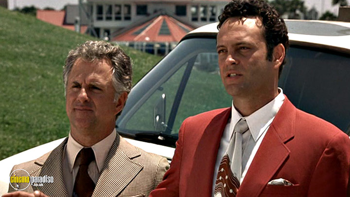 A still #33 from Anchorman Special Edition and Wake Up Ron Burgundy Set (2004)