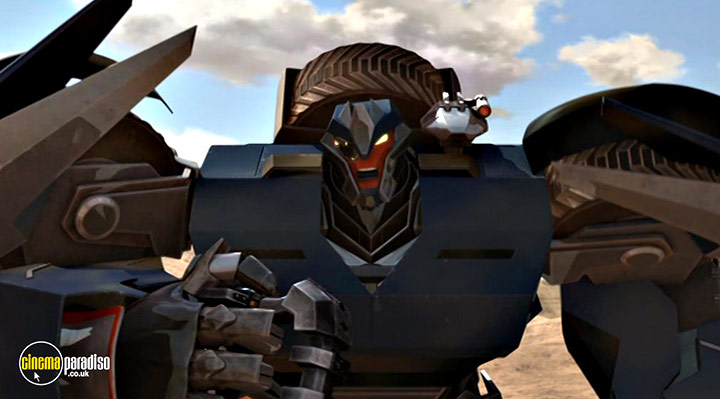 A still #13 from Transformers Prime: Series 1: Part 4 (2011)