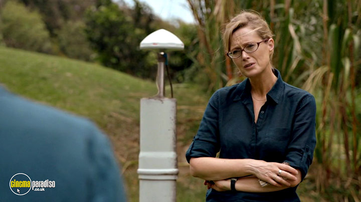 A still #37 from Death in Paradise: Series 6 (2017)