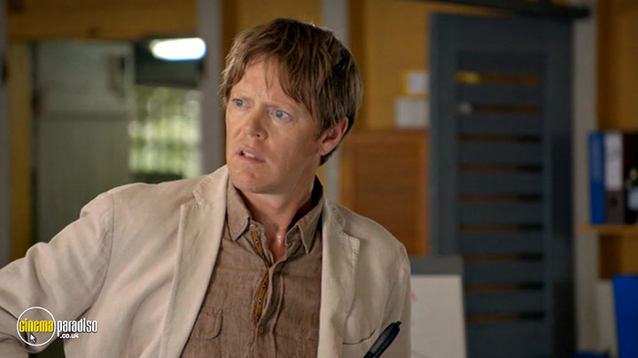 A still #21 from Death in Paradise: Series 6 (2017)
