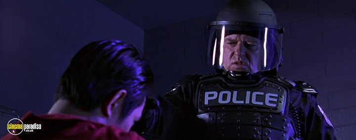 A still #21 from The One (2001)