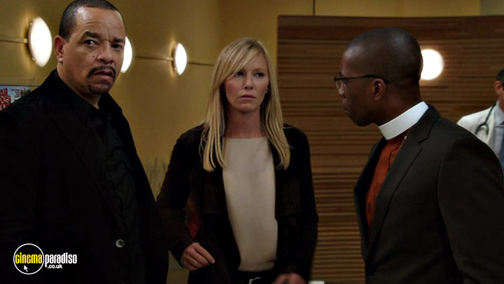 A still #33 from Law and Order: Special Victims Unit: Series 15 (2013)
