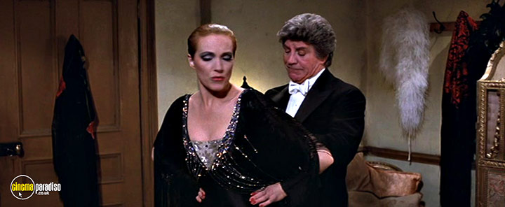 A still #18 from Victor Victoria (1982)