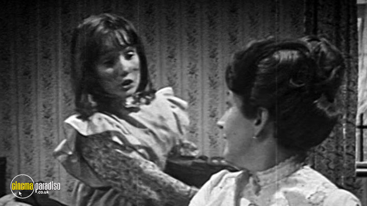 A still #3 from The Railway Children (1968)