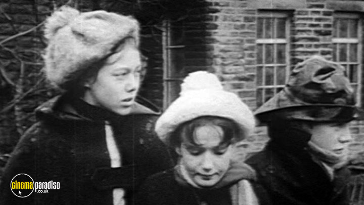 A still #5 from The Railway Children (1968)