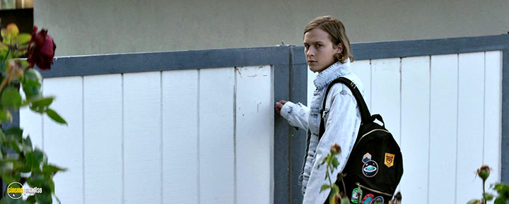 A still #21 from The Good Neighbour (2016)