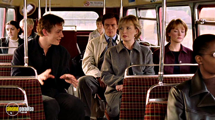 A still #31 from Perfect Strangers (2001)
