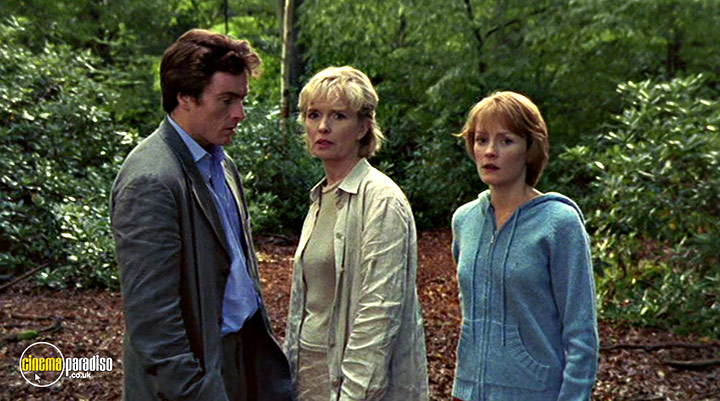 A still #28 from Perfect Strangers (2001)