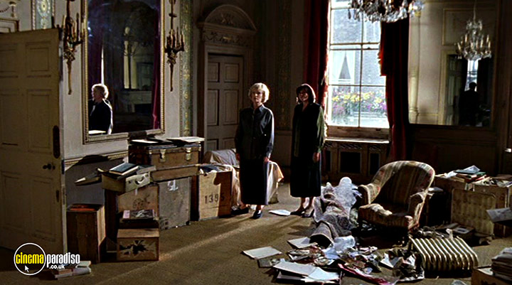 A still #26 from Perfect Strangers (2001)