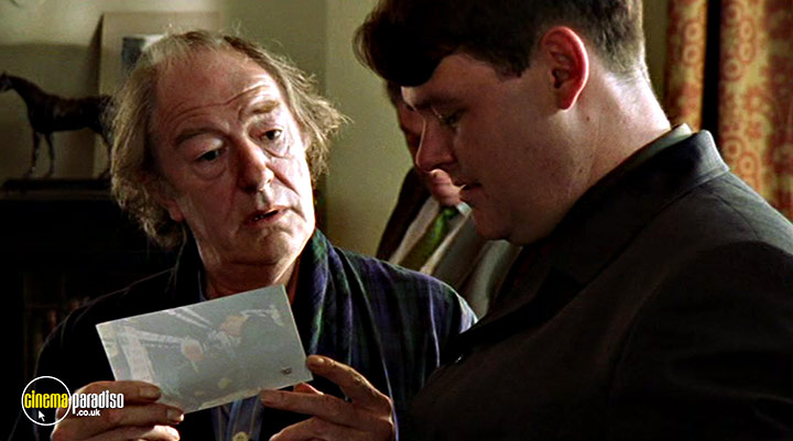 A still #21 from Perfect Strangers (2001)