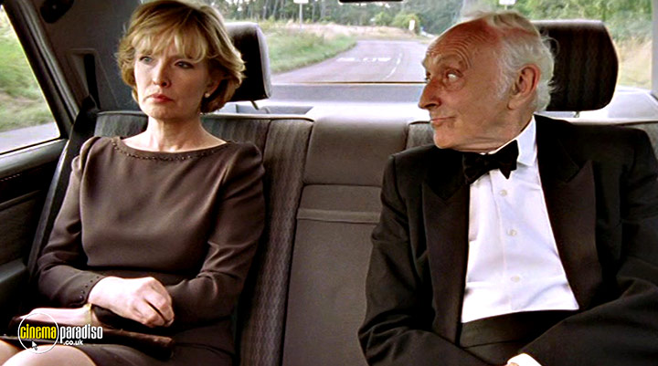 A still #19 from Perfect Strangers (2001)