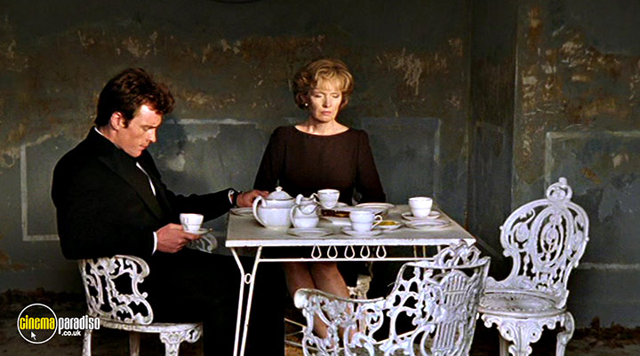 A still #12 from Perfect Strangers (2001)