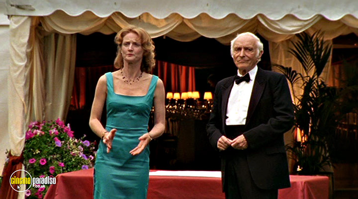 A still #10 from Perfect Strangers (2001)