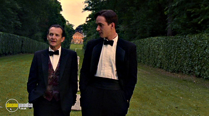 A still #4 from Perfect Strangers (2001)