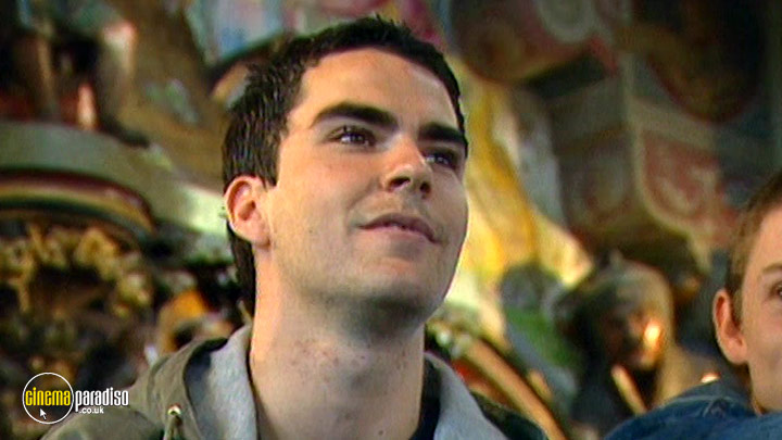 A still #4 from Stereophonics (2000)