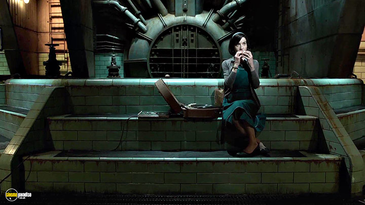 A still #5 from The Shape of Water (2017)