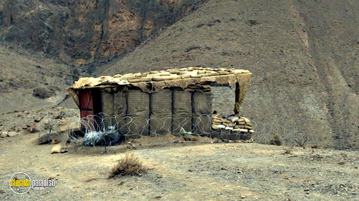 A still #21 from Neither Heaven Nor Earth (2015)