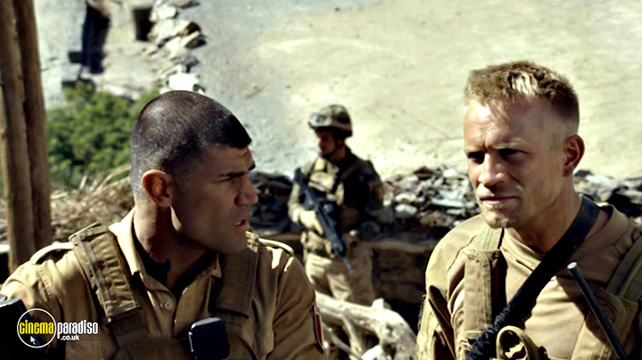 A still #19 from Neither Heaven Nor Earth (2015)