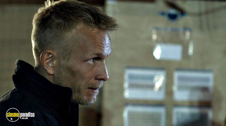 A still #17 from Neither Heaven Nor Earth (2015)