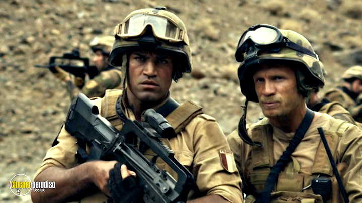 A still #12 from Neither Heaven Nor Earth (2015)