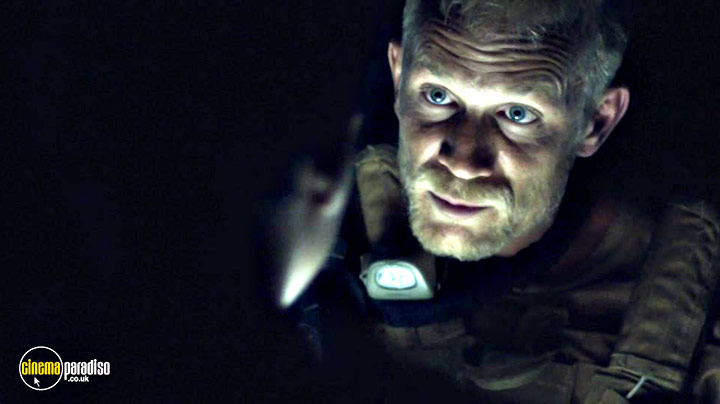 A still #7 from Neither Heaven Nor Earth (2015)