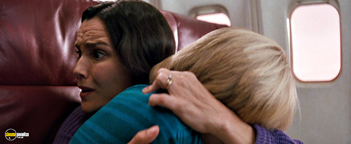 A still #21 from Passenger 57 (1992)