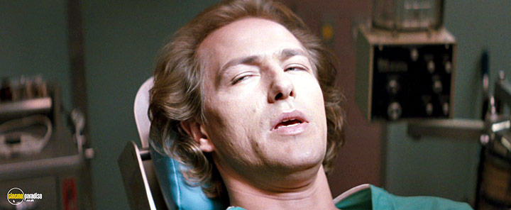 A still #16 from Passenger 57 (1992)