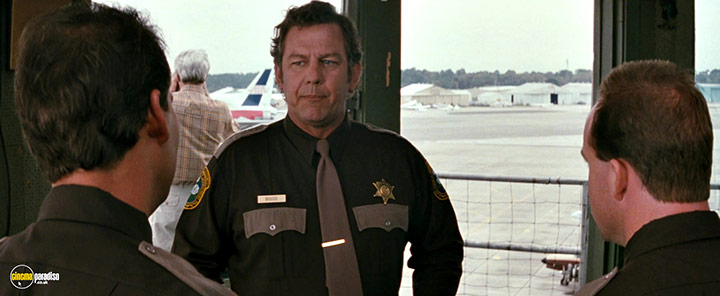 A still #10 from Passenger 57 (1992)