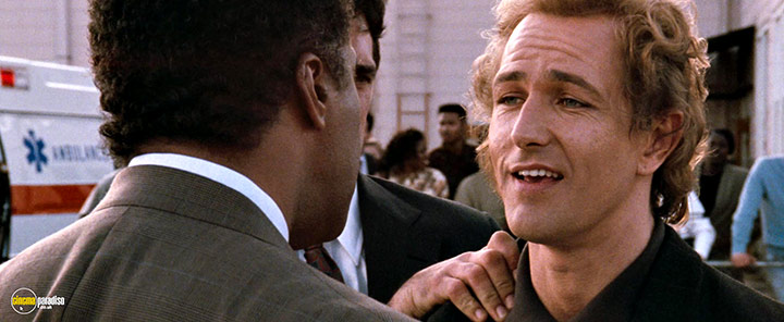 A still #9 from Passenger 57 (1992)