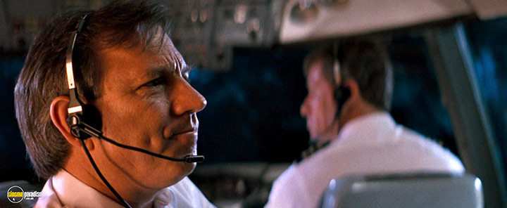 A still #3 from Passenger 57 (1992)