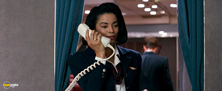 A still #2 from Passenger 57 (1992)