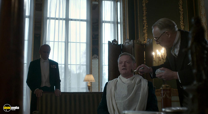 A still #34 from The Crown: Series 1 (2016)
