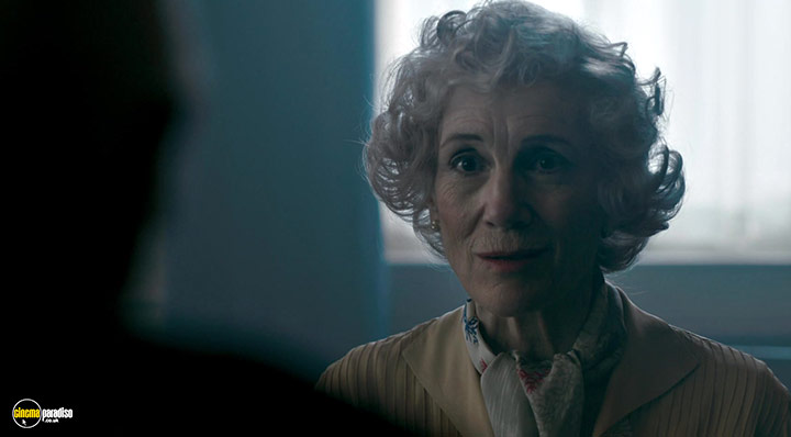 A still #33 from The Crown: Series 1 (2016)