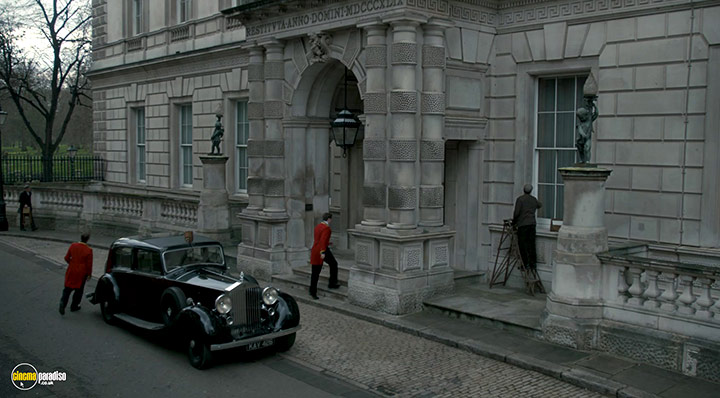 A still #31 from The Crown: Series 1 (2016)