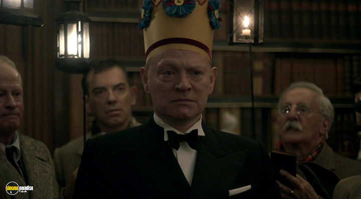 A still #29 from The Crown: Series 1 (2016)