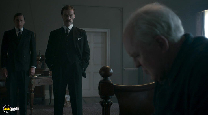 A still #23 from The Crown: Series 1 (2016)