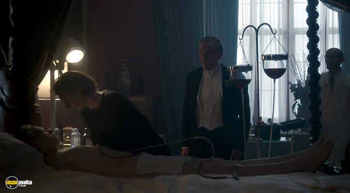 A still #21 from The Crown: Series 1 (2016)