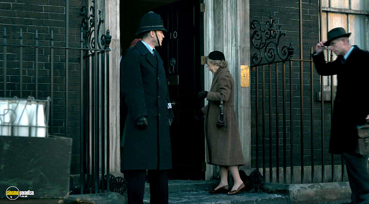 A still #17 from The Crown: Series 1 (2016)