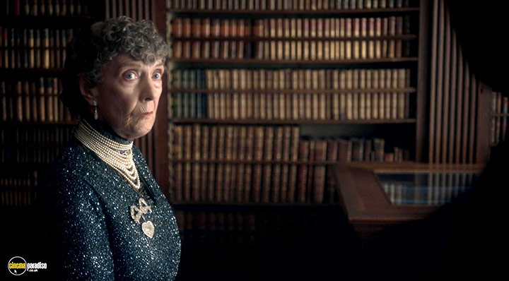A still #14 from The Crown: Series 1 (2016)